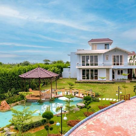 Stayvista At Serenity Farms With Pool, Lawn, Bonfire & Bbq Sohna Экстерьер фото