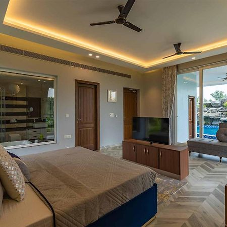 Stayvista At Serenity Farms With Pool, Lawn, Bonfire & Bbq Sohna Экстерьер фото