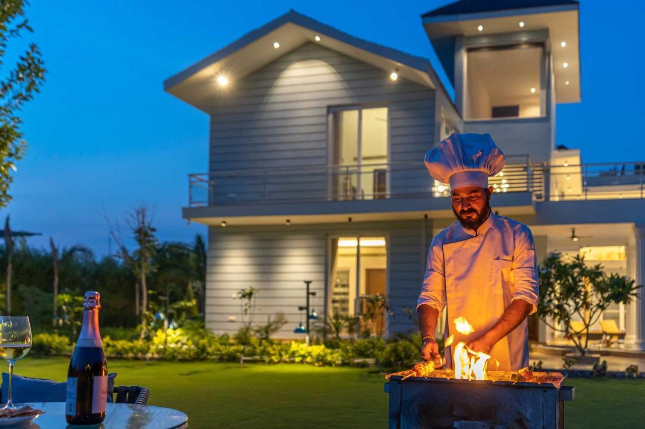 Stayvista At Serenity Farms With Pool, Lawn, Bonfire & Bbq Sohna Экстерьер фото