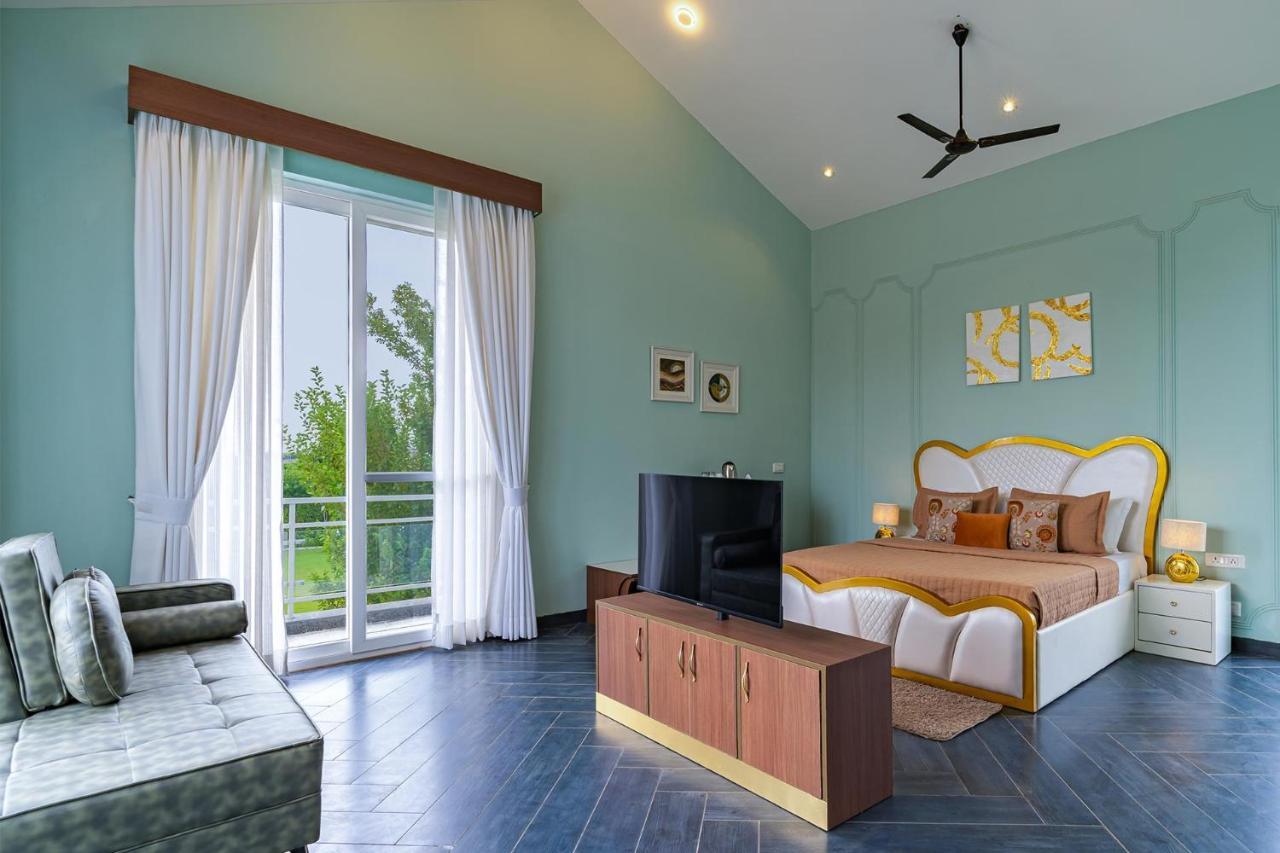 Stayvista At Serenity Farms With Pool, Lawn, Bonfire & Bbq Sohna Экстерьер фото