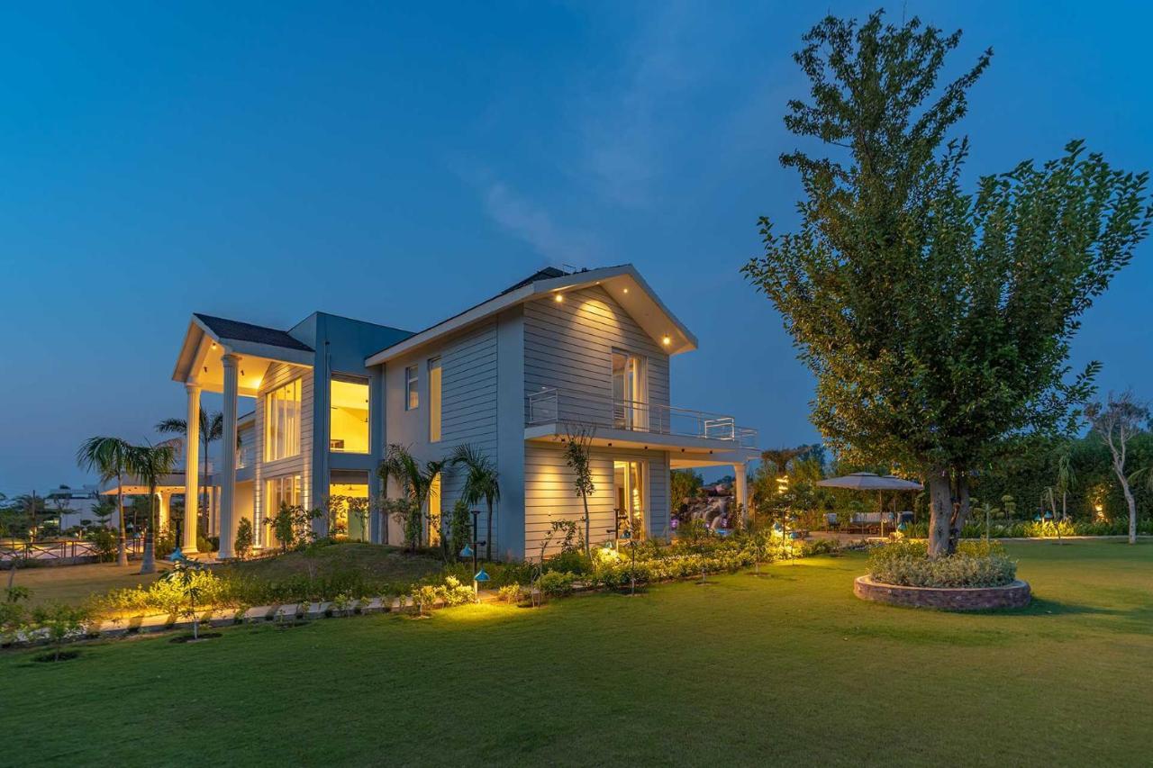 Stayvista At Serenity Farms With Pool, Lawn, Bonfire & Bbq Sohna Экстерьер фото