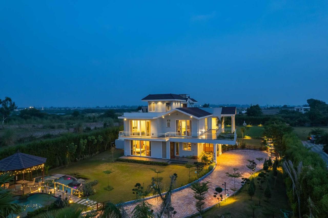 Stayvista At Serenity Farms With Pool, Lawn, Bonfire & Bbq Sohna Экстерьер фото