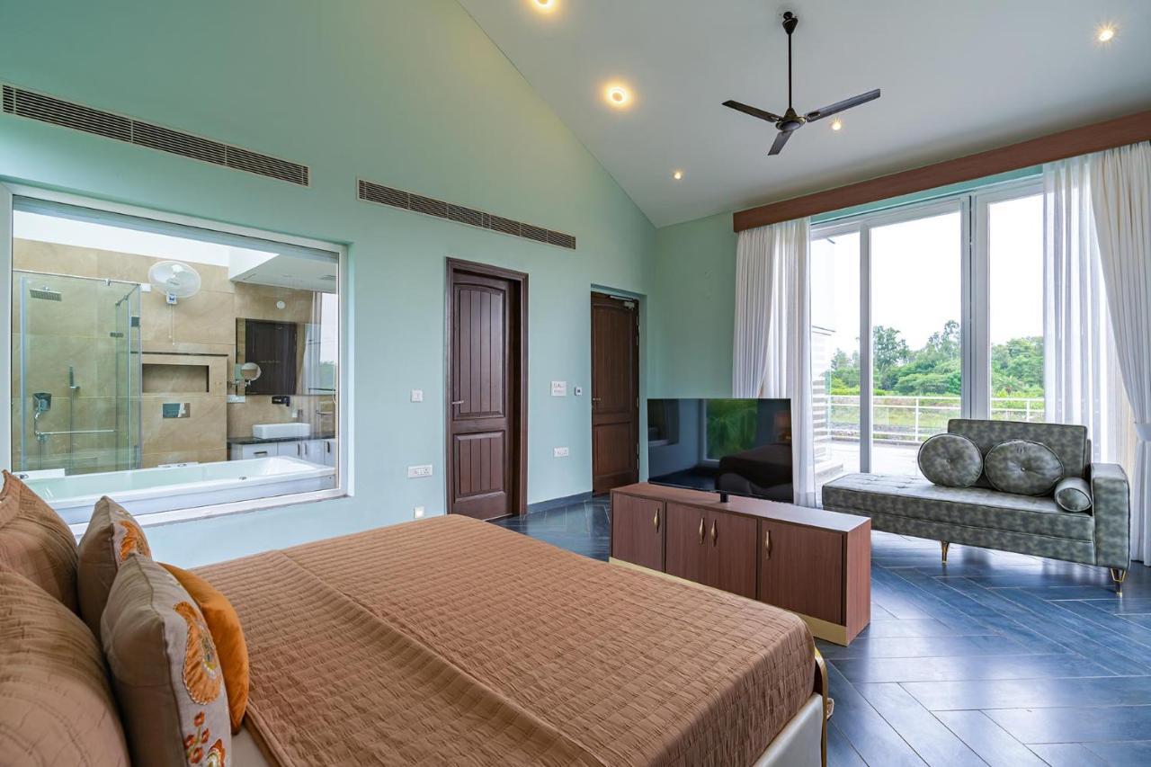 Stayvista At Serenity Farms With Pool, Lawn, Bonfire & Bbq Sohna Экстерьер фото