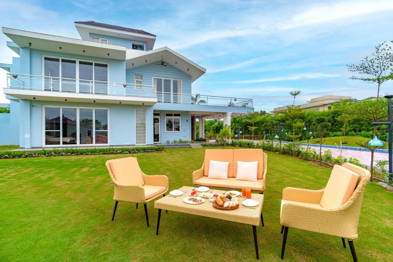 Stayvista At Serenity Farms With Pool, Lawn, Bonfire & Bbq Sohna Экстерьер фото